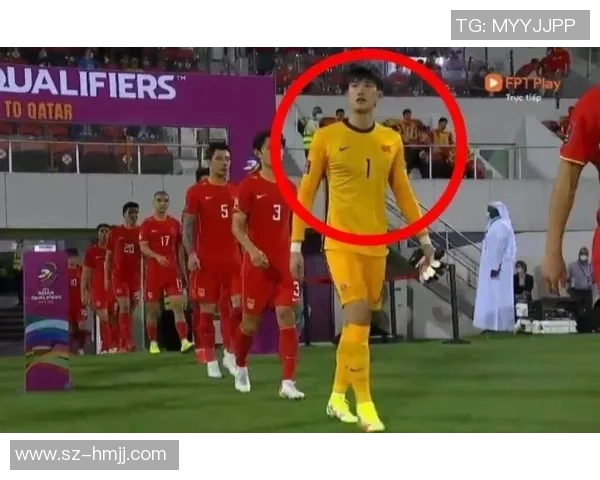 足球明星意外被扒内裤现场曝光引发网友热议与讨论